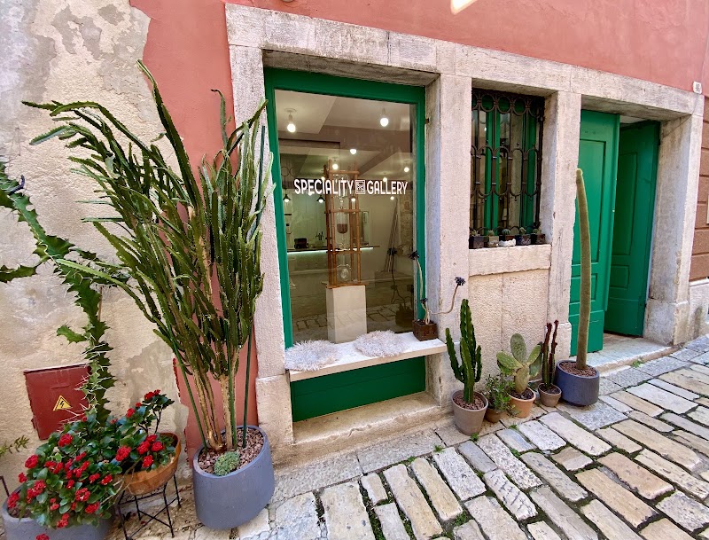 Tuni speciality gallery in Rovinj