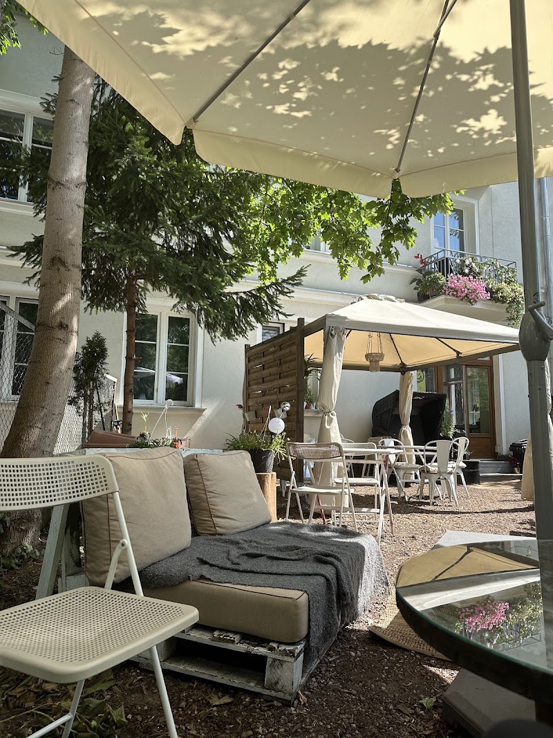 Roślina Cafe in Efraima Schroegera 80