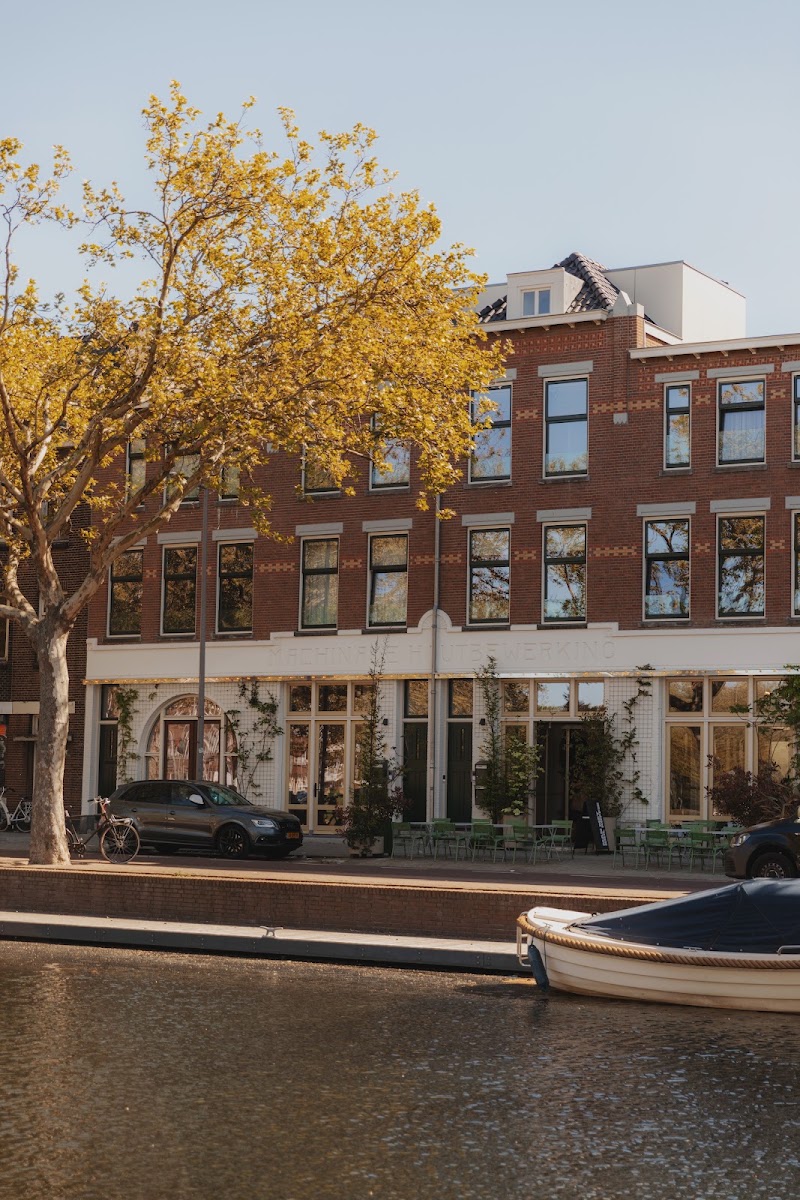 Man Met Bril Koffie Hotel in Linker Rottekade 12