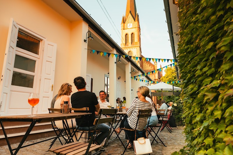 Csónakos specialty coffee & breakfast & bar in Kossuth Lajos utca 3