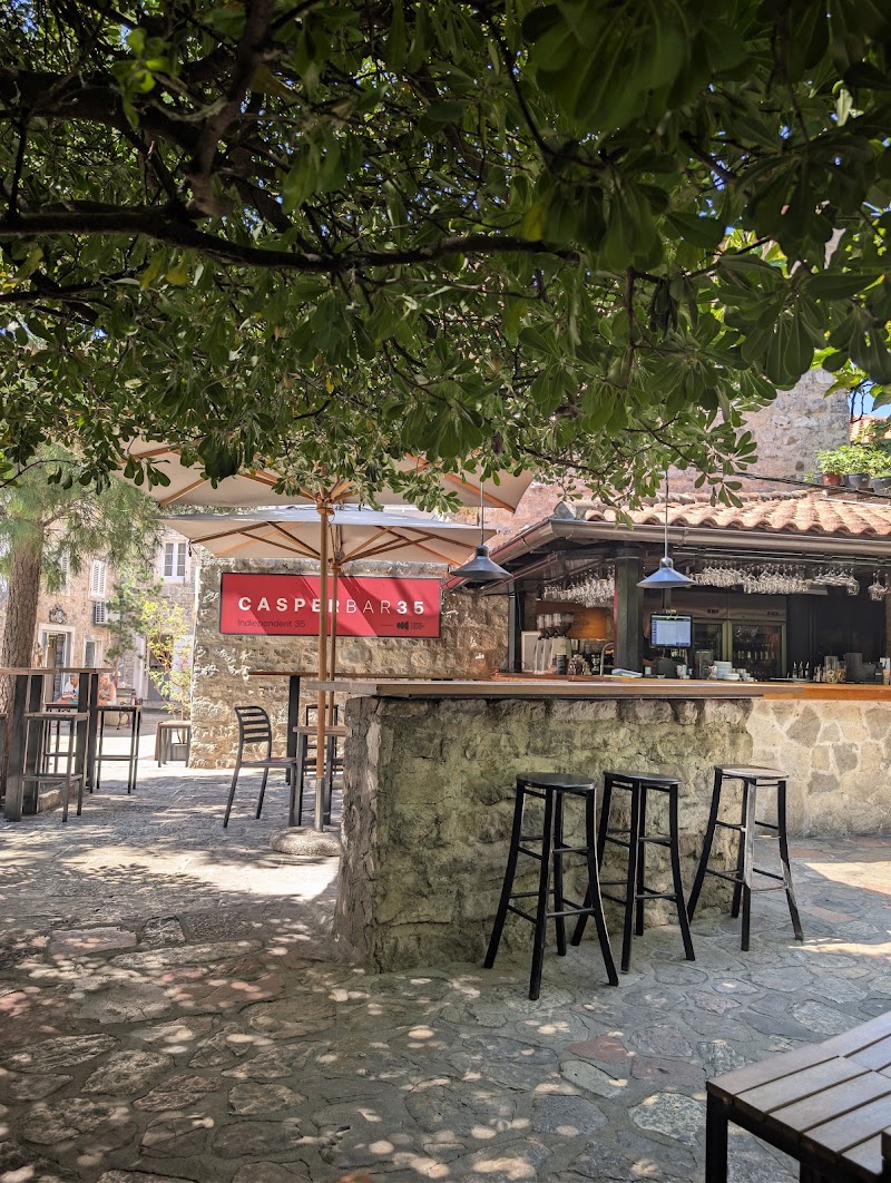 Casper Bar & Coffee Roastery in Budva