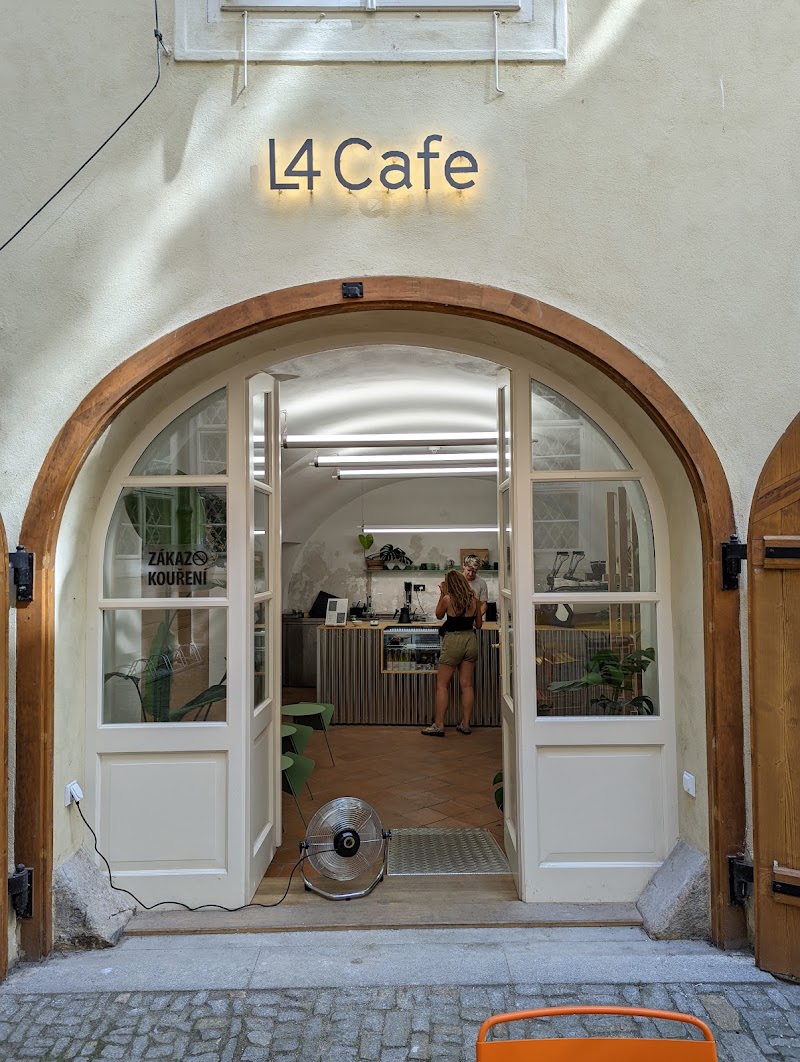 GROUNDS L4 in Prague