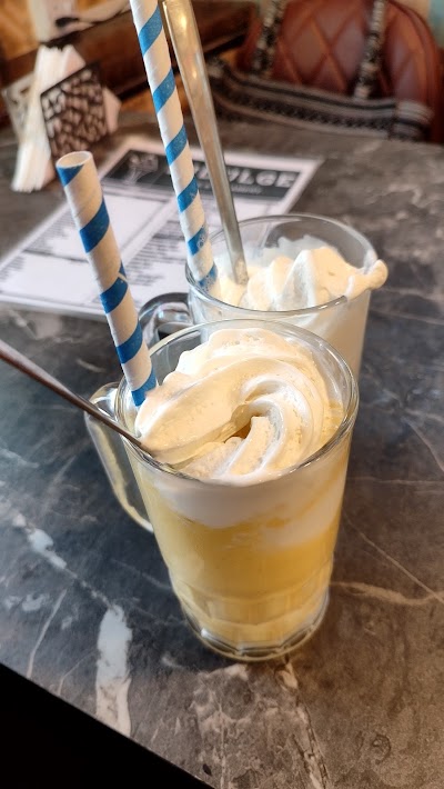 Indulge Cafe and Creamery atmosphere