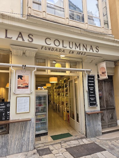 Cafeteria Las Columnas atmosphere