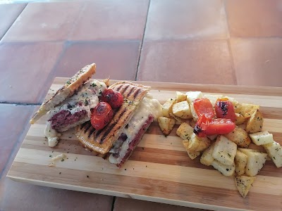 Cafe De La Esquina atmosphere
