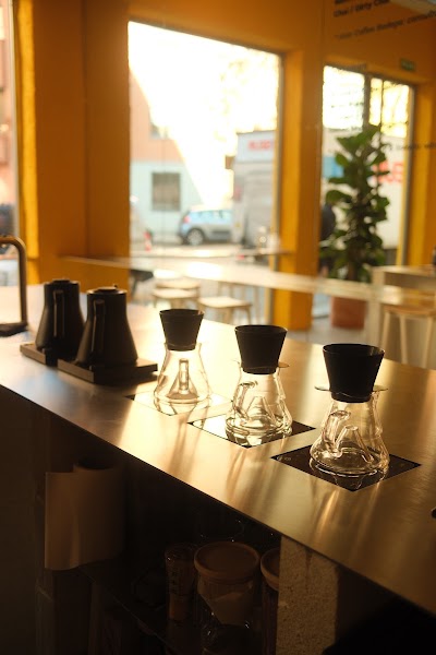 Hola Coffee Roastery atmosphere