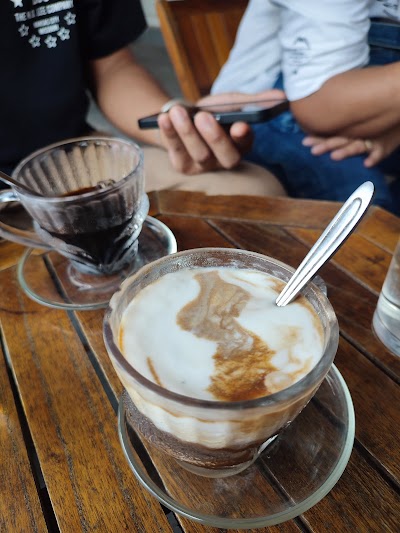Blue Moon Coffee and Drinks atmosphere
