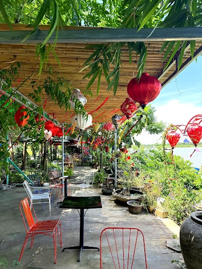 96 Coffee Hoi An Riverside atmosphere
