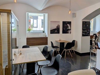 S74 wine&café atmosphere