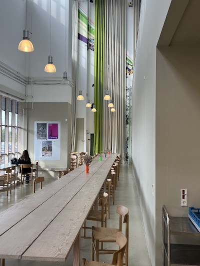 Darcy’s & CC atmosphere