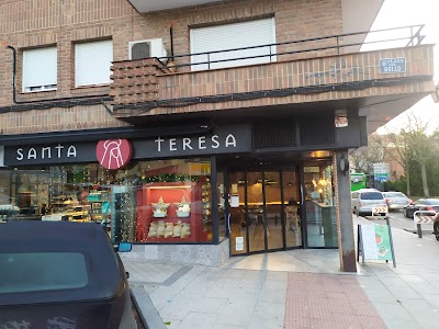 Santa Teresa Shop Aravaca atmosphere