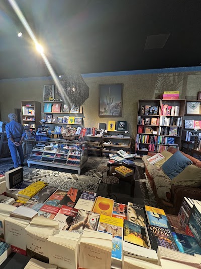 Scarlett Grande Librairie Tropezienne atmosphere