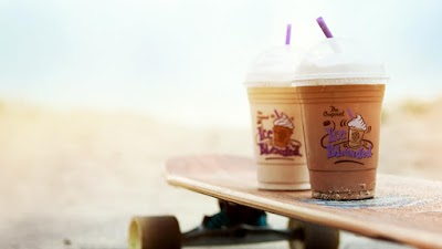 The Coffee Bean & Tea Leaf atmosphere