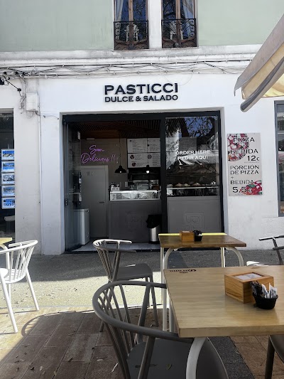 Pasticci atmosphere