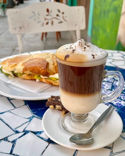 Caffe Letelier atmosphere