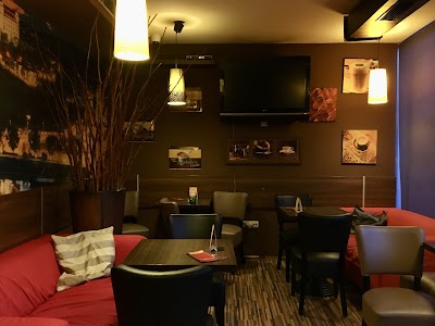 Madison Café atmosphere
