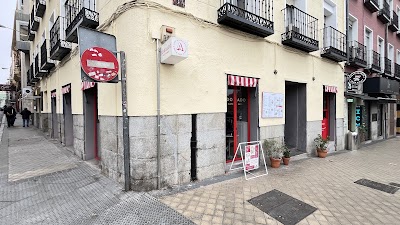 Adorado Bar Ferraz atmosphere