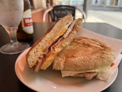Cafeteria Vedrane atmosphere