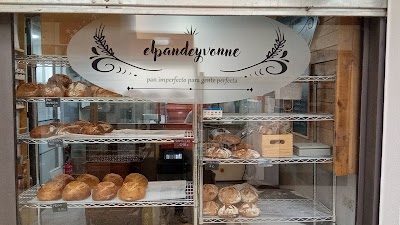 El pan de yvonne atmosphere
