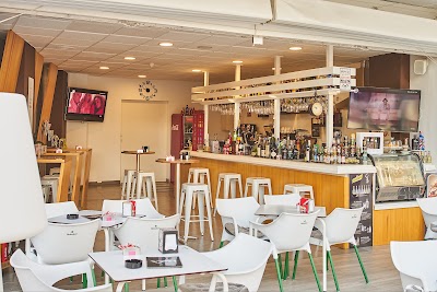 Interior of Bonjour Lounge & Bar in Benidorm
