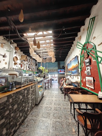 Cafetería La Recova atmosphere