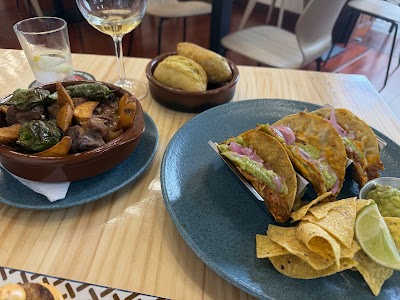 El baifo gastrobar atmosphere