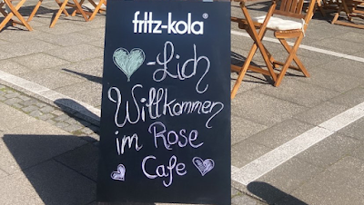 Rose Café atmosphere
