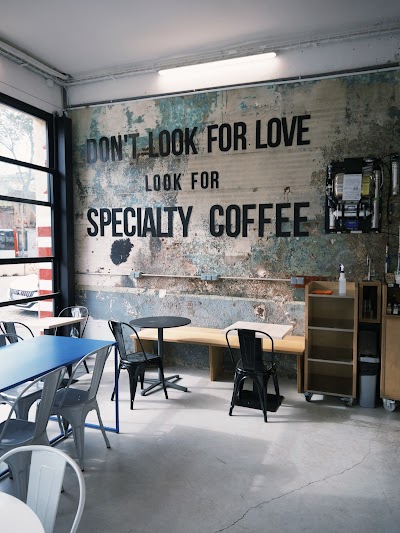Poblenou fresh coffee roaster atmosphere