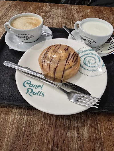 Canel Rolls Plaza de la Estacion atmosphere