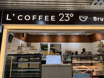 L’ Coffee 23º Brunch & Bar atmosphere
