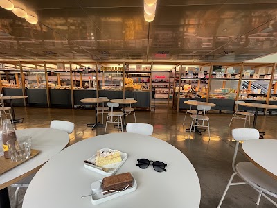Cafeteria del Disseny Hub Barcelona atmosphere