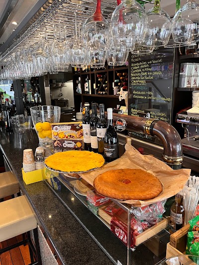 Interior of Cafetería Plaza in A Coruña