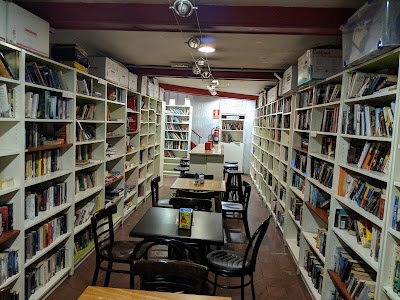 J & J Books and Coffee atmosphere