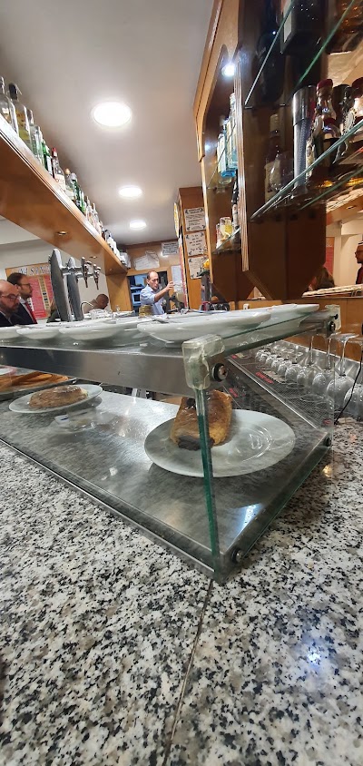 Interior of Cafetería Luna Sandra in Madrid