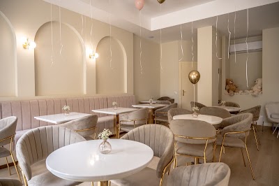 Interior of Eloise Cafè Bergamo in Bergamo