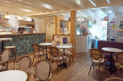 Au Bain De Mer Cafe Tabac