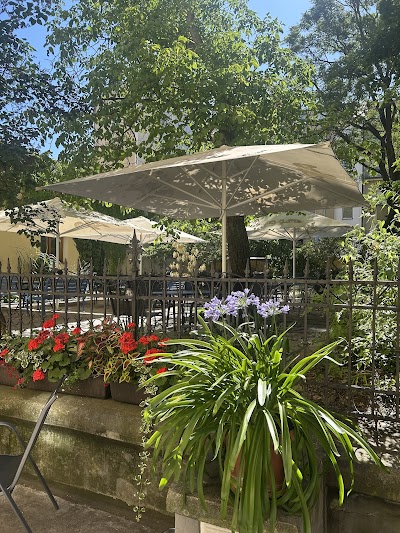Strop Cafe and Catering atmosphere