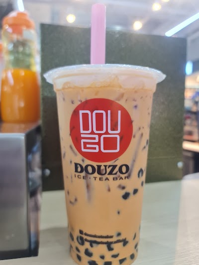 Douzo Ice Tea Bar atmosphere