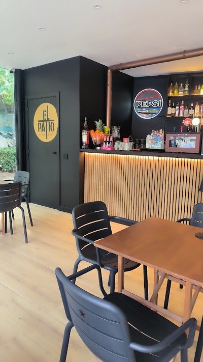 EL PATIO RESTO BAR atmosphere