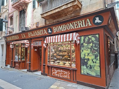 La Pajarita atmosphere
