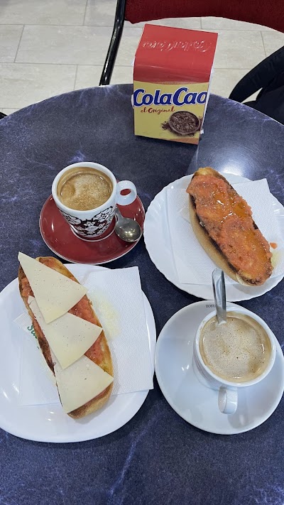 Cafeteria Emilio atmosphere