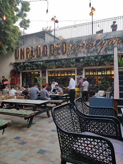 Unplugged Courtyard atmosphere