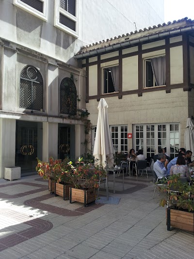 Cafetería Del Colegio De Ingenieros atmosphere
