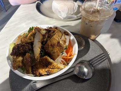 QC Bakery & Cafe atmosphere
