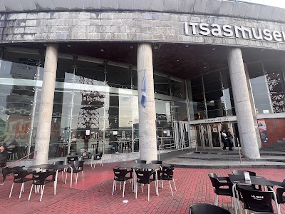 Itsasmuseum Kafetegia atmosphere