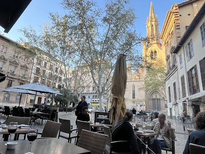 Cafè Plaça atmosphere