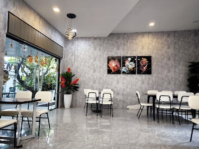 Interior of Cà Phê Diên Vĩ in