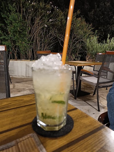 Cafe Bistro Garden atmosphere