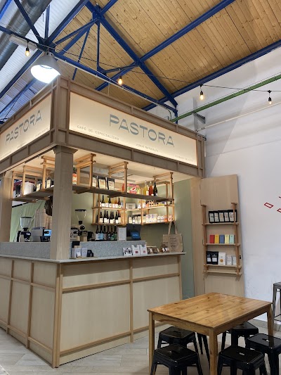 PASTORA Vallehermoso – Specialty coffee & vinos naturales atmosphere