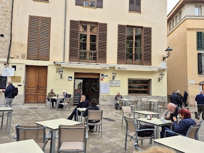 Café Moderno atmosphere